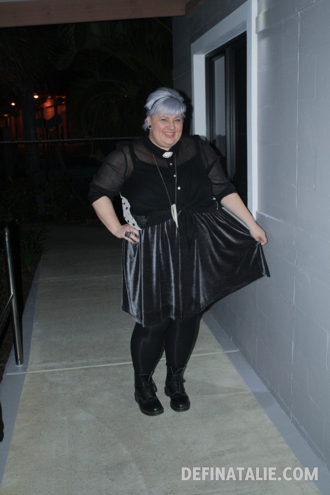 Ta da, pretty dark skirt!