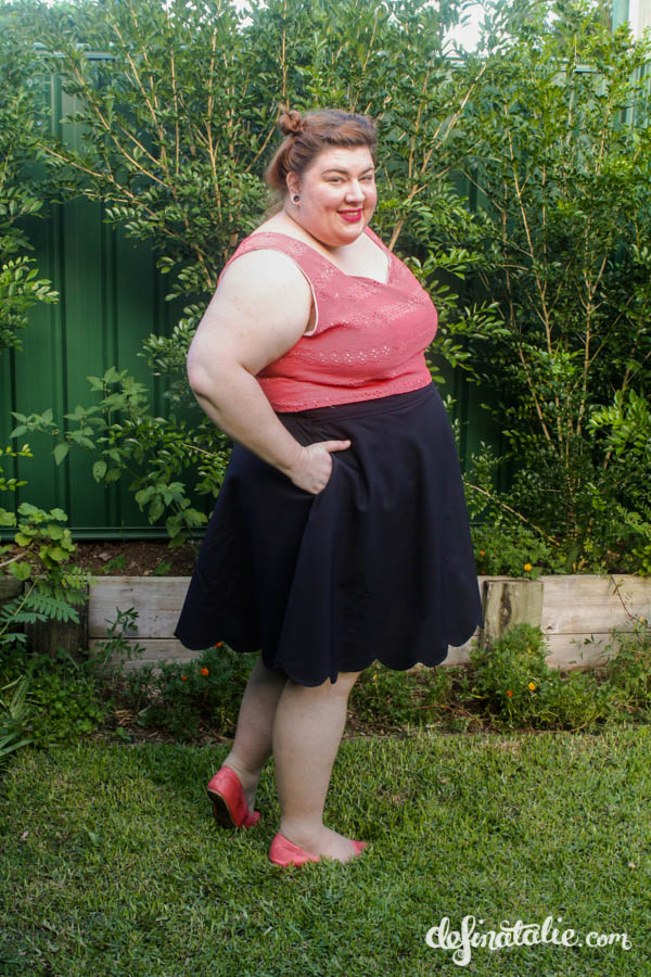 Pockets! Well, just one. But still! Also note the scalloped hem, a last minute addition.